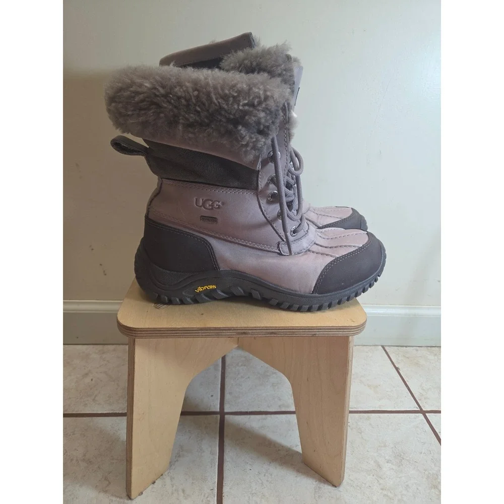 UGG Adirondack II Boots Womens 7.5 Grey Purple Waterproof Sheepskin Vibram 3052